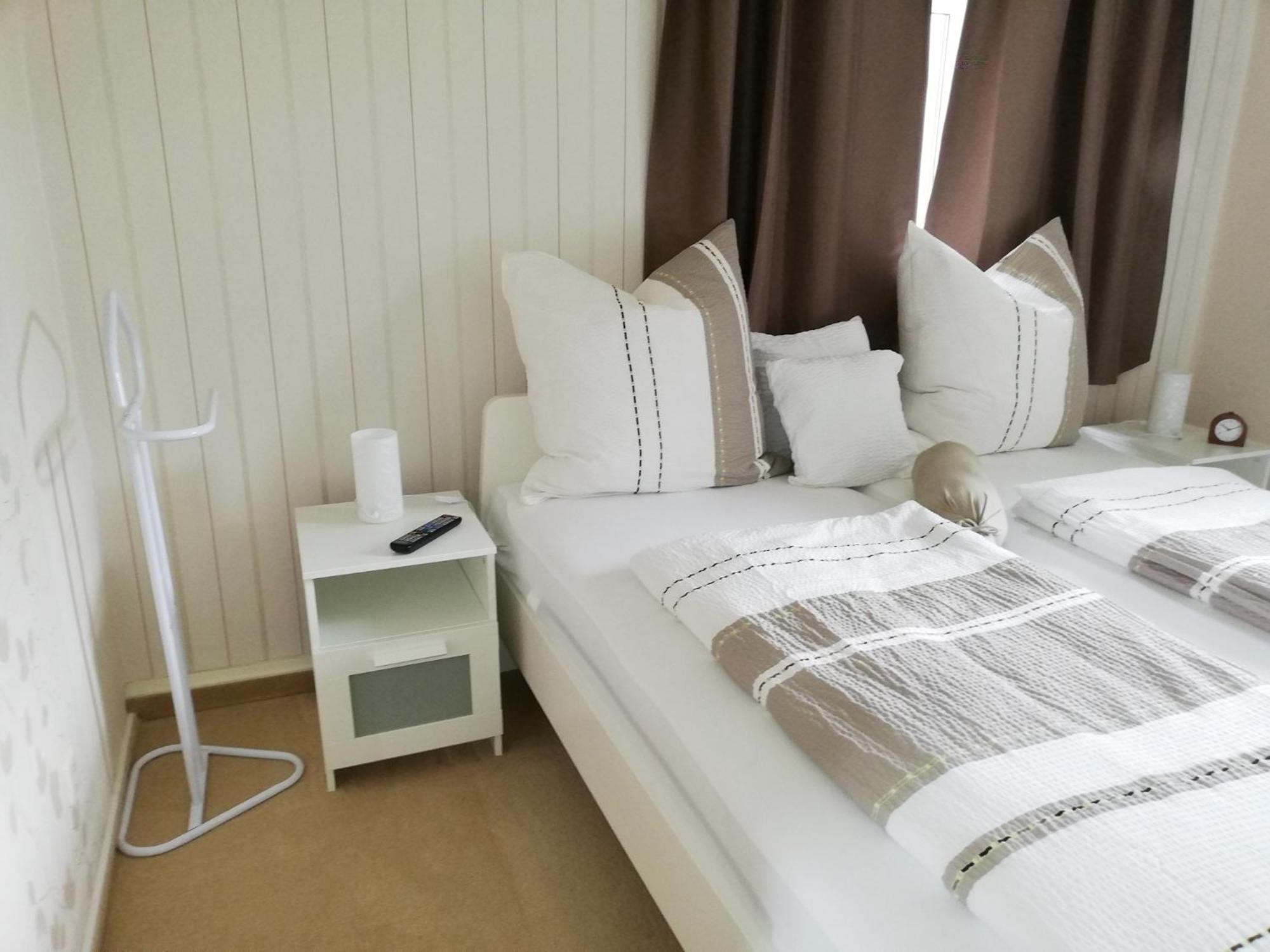 Ferienwohnung Und Pension "Zur Aue" Konigsbruck Екстер'єр фото