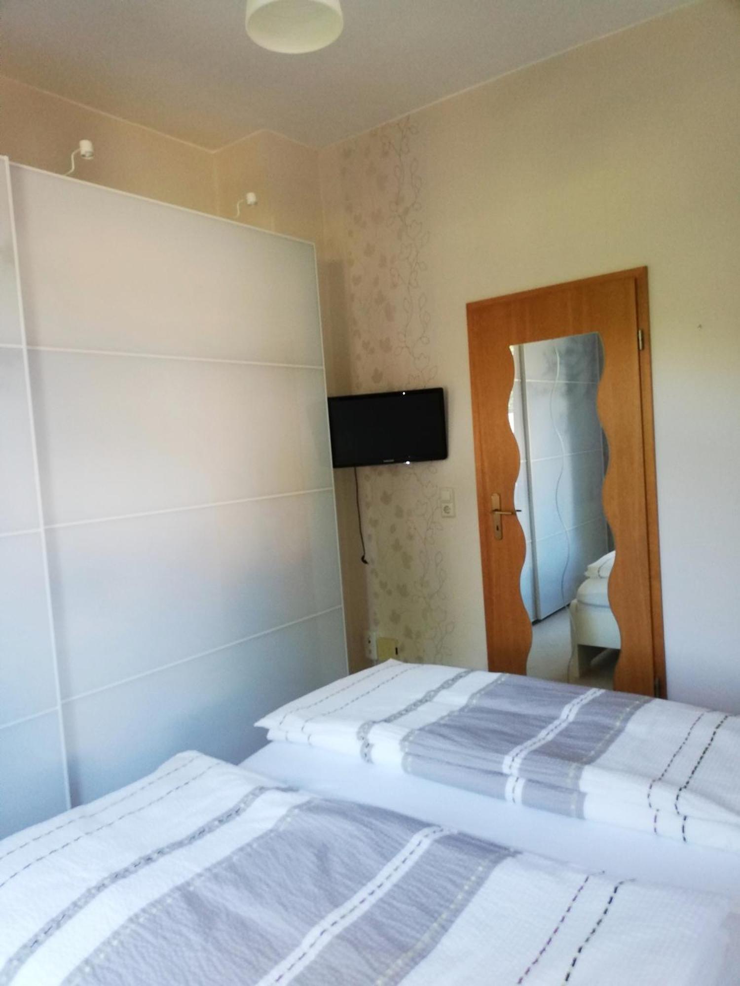 Ferienwohnung Und Pension "Zur Aue" Konigsbruck Екстер'єр фото